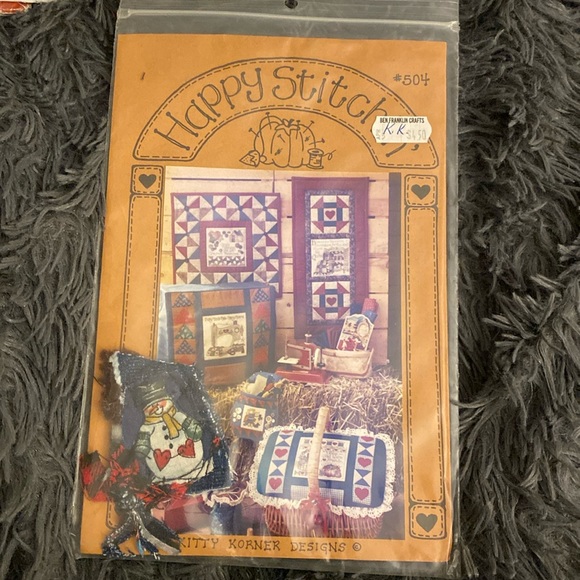 Happy Stitchin’ sewing pattern - Picture 1 of 3